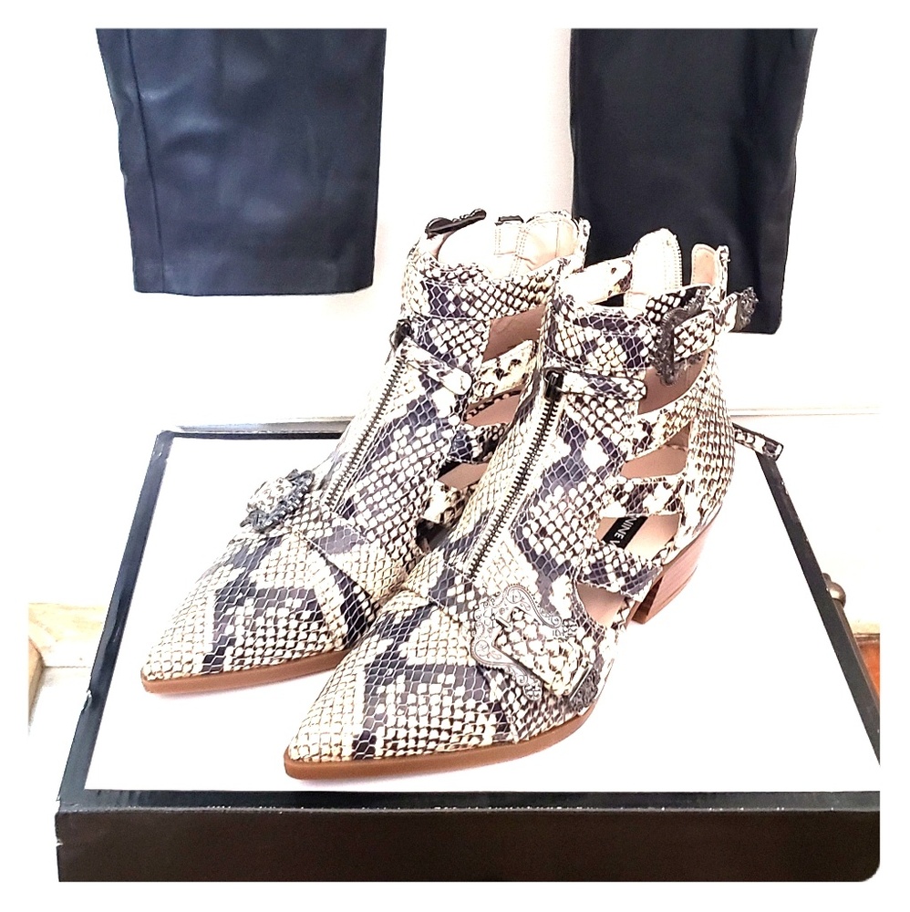 Nine West Cut Out Booties